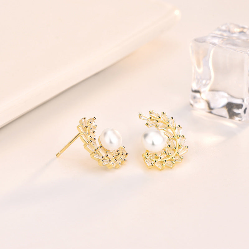 The Garland Pearl Studs