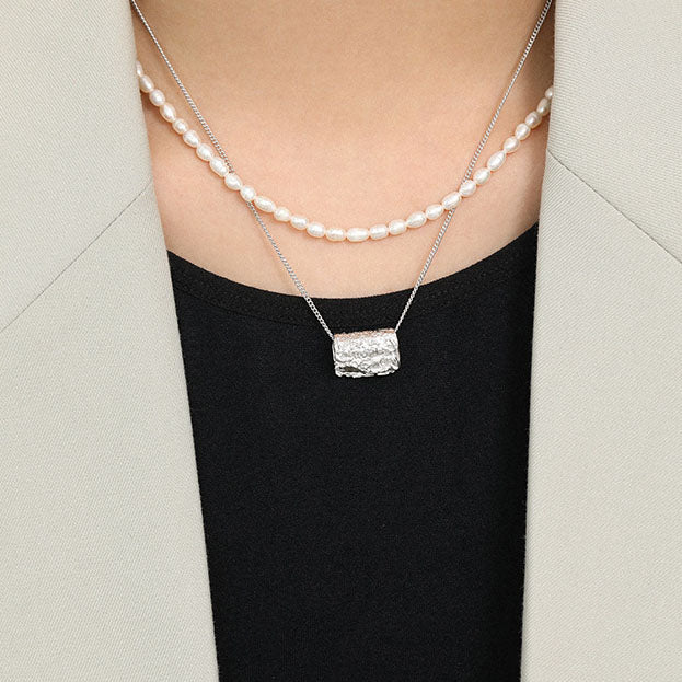 The Sleek Pearl Necklace