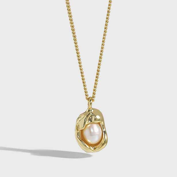 The Egg Necklace