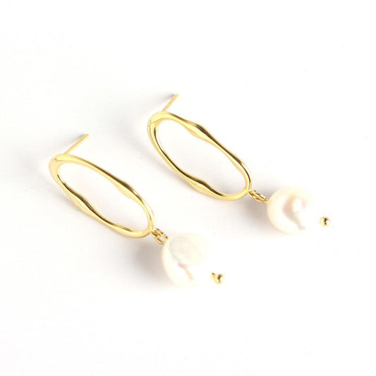 The Summer Intern Pearl Earrings