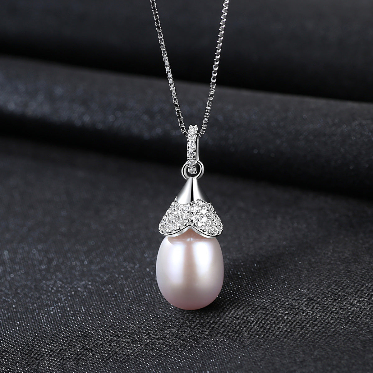 The Dewdrop Pearl Pendant